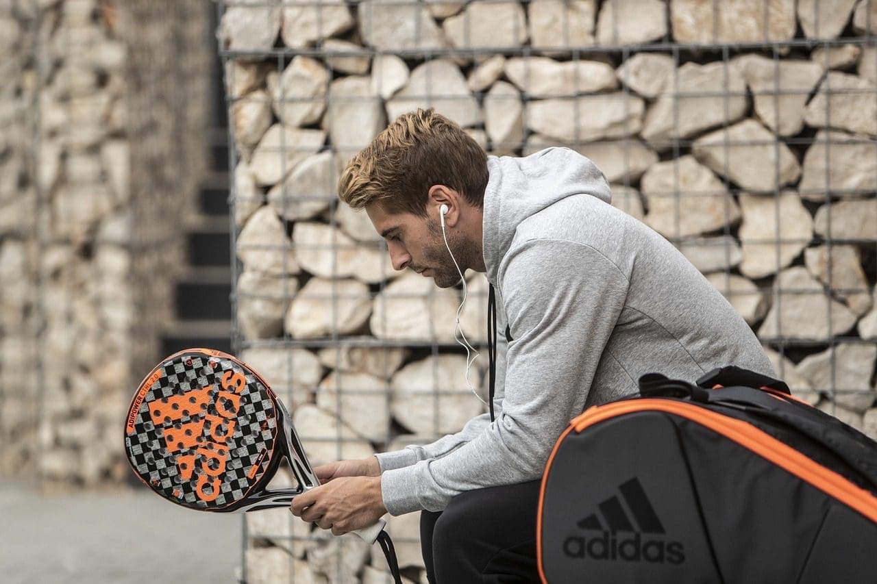 Tizenöt év próbálkozás után feladta az Adidas