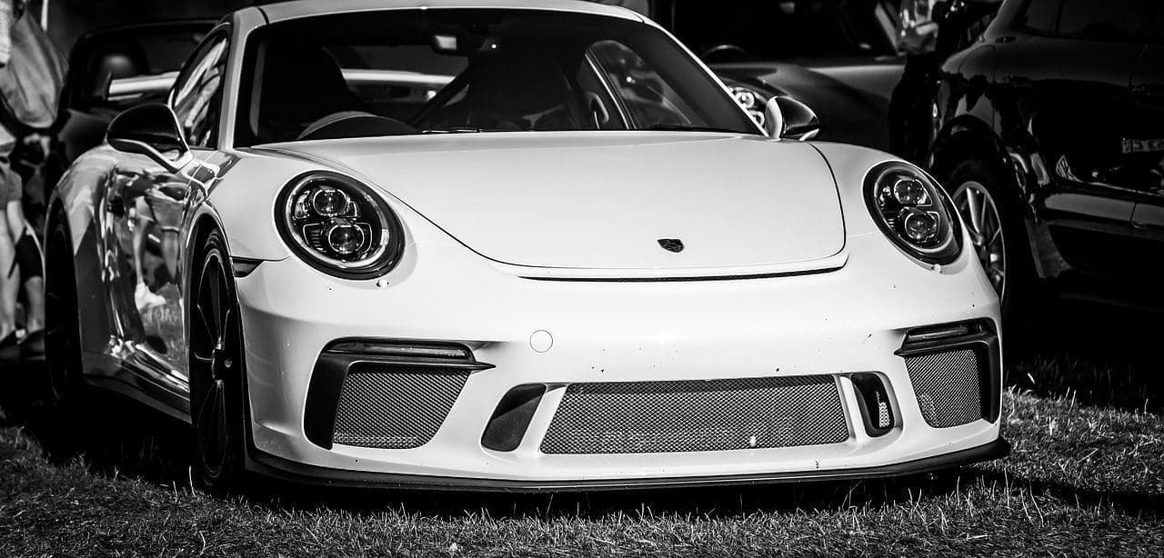 Válság a luxusautóknál? - A Porsche profitja összeomlott, négyezer dolgozót elküldenek