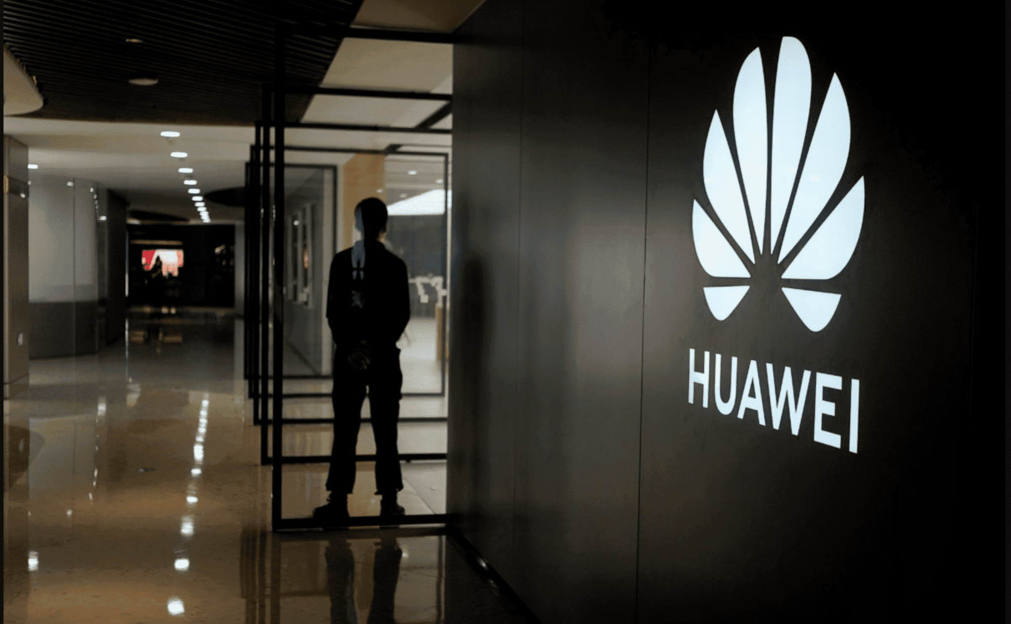 Focijegyek és luxusutak – Korrupciógyanúba keveredett a Huawei az EU-ban