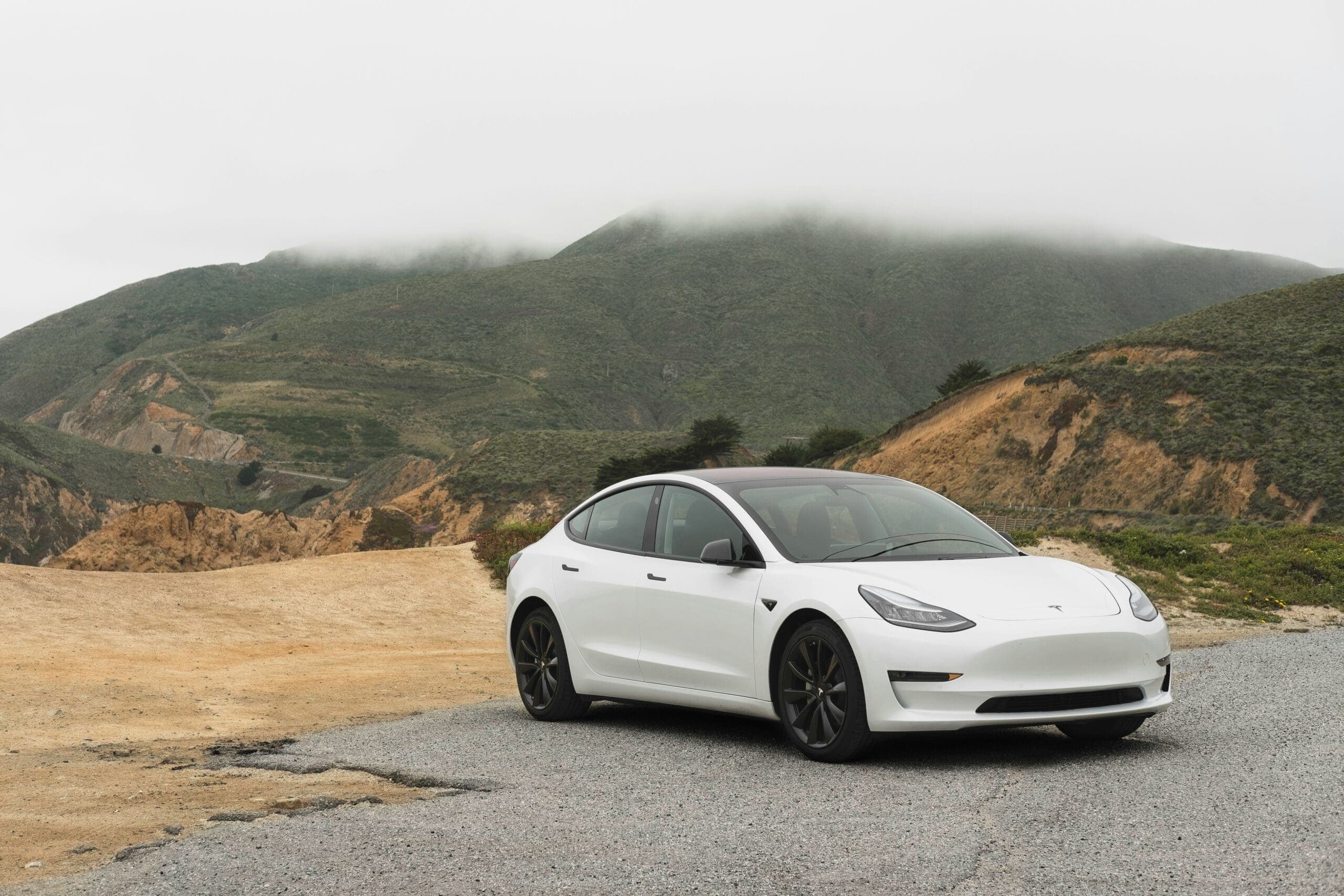 Drámai visszaesés a Teslánál – 40 százalékkal kevesebb autót adtak el Európában. Musk cége padlóra kerülhet?