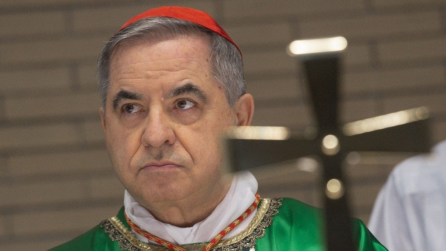 Angelo Becciu bíboros nem lesz ott a konklávén - Öt év sikkasztásért