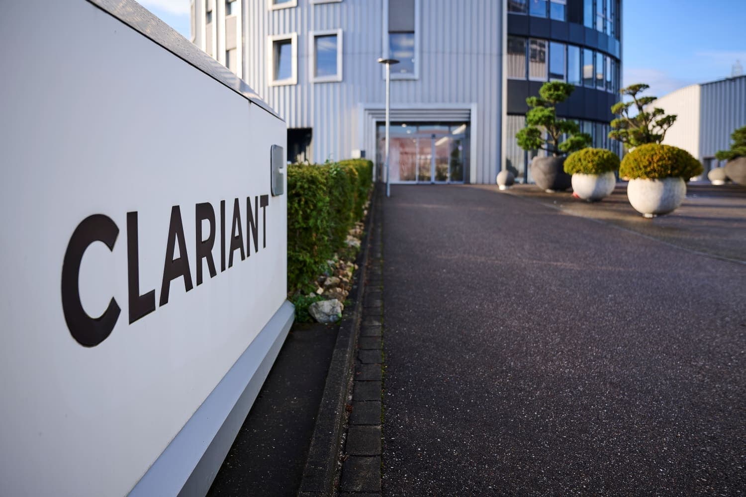A Clariant ellen újabb kartellügy merült fel – A cég tagadja a vádakat és harcolni fog az OMV etilénfelvásárlási vádjával szemben