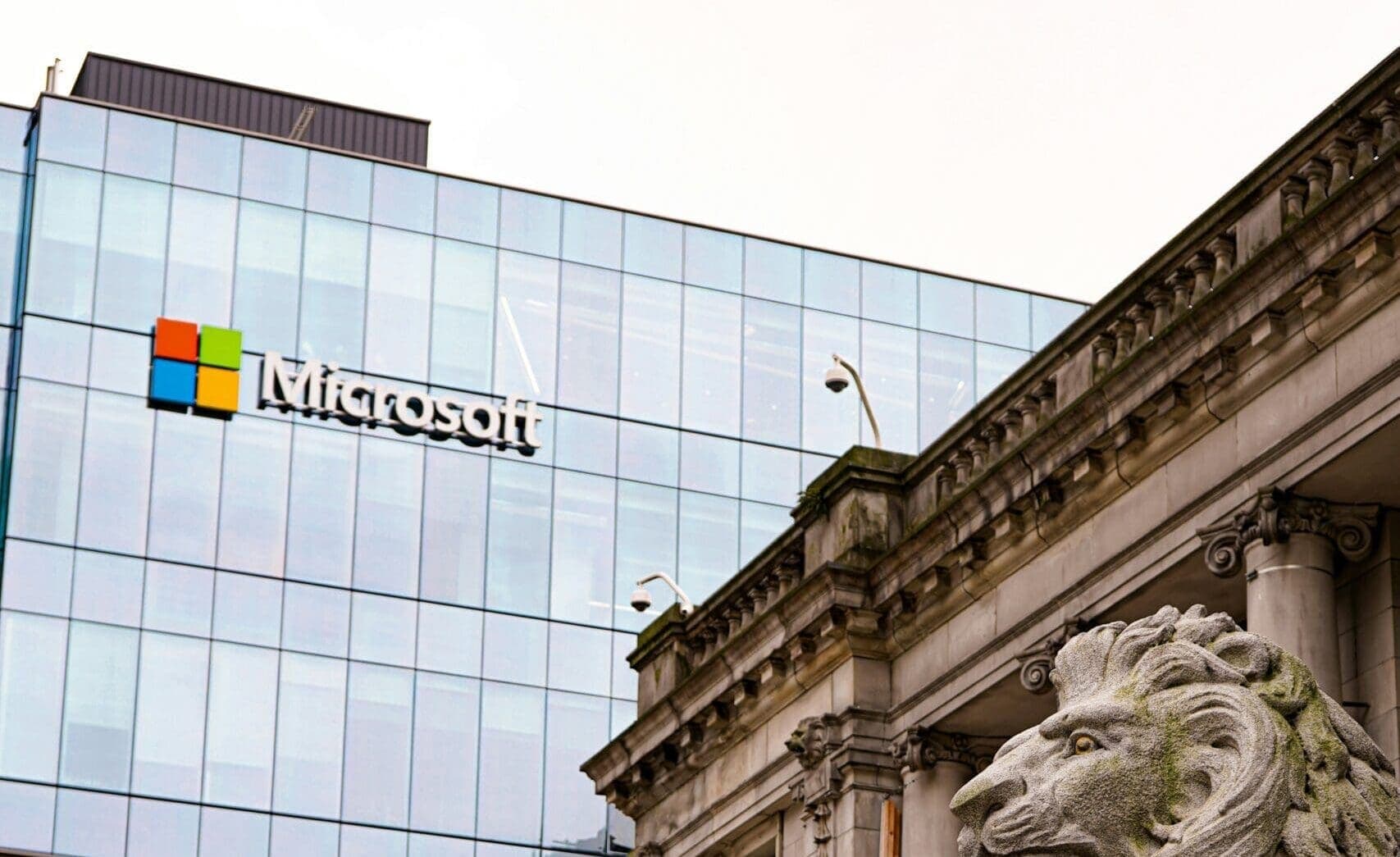 Brutális leépítésbe kezd a Microsoft – Az MI veszi át az emberek helyét a cégnél?