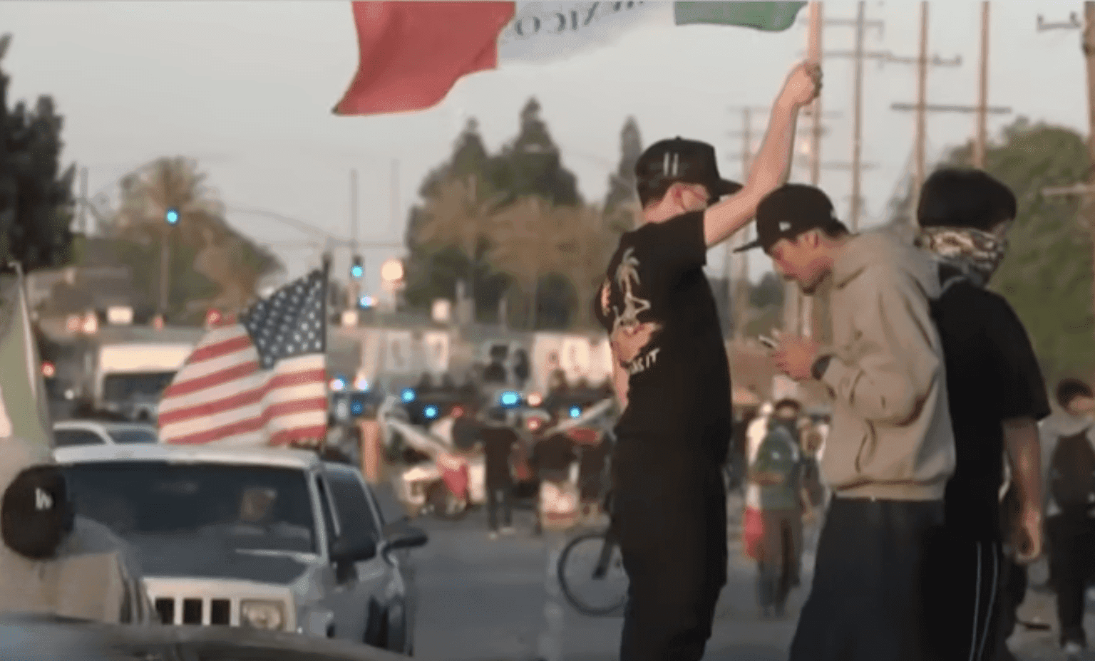 Zavargások és könnygáz Los Angeles utcáin– Trump bevetette a Nemzeti Gárdát, a helyzet robbanás közeli
