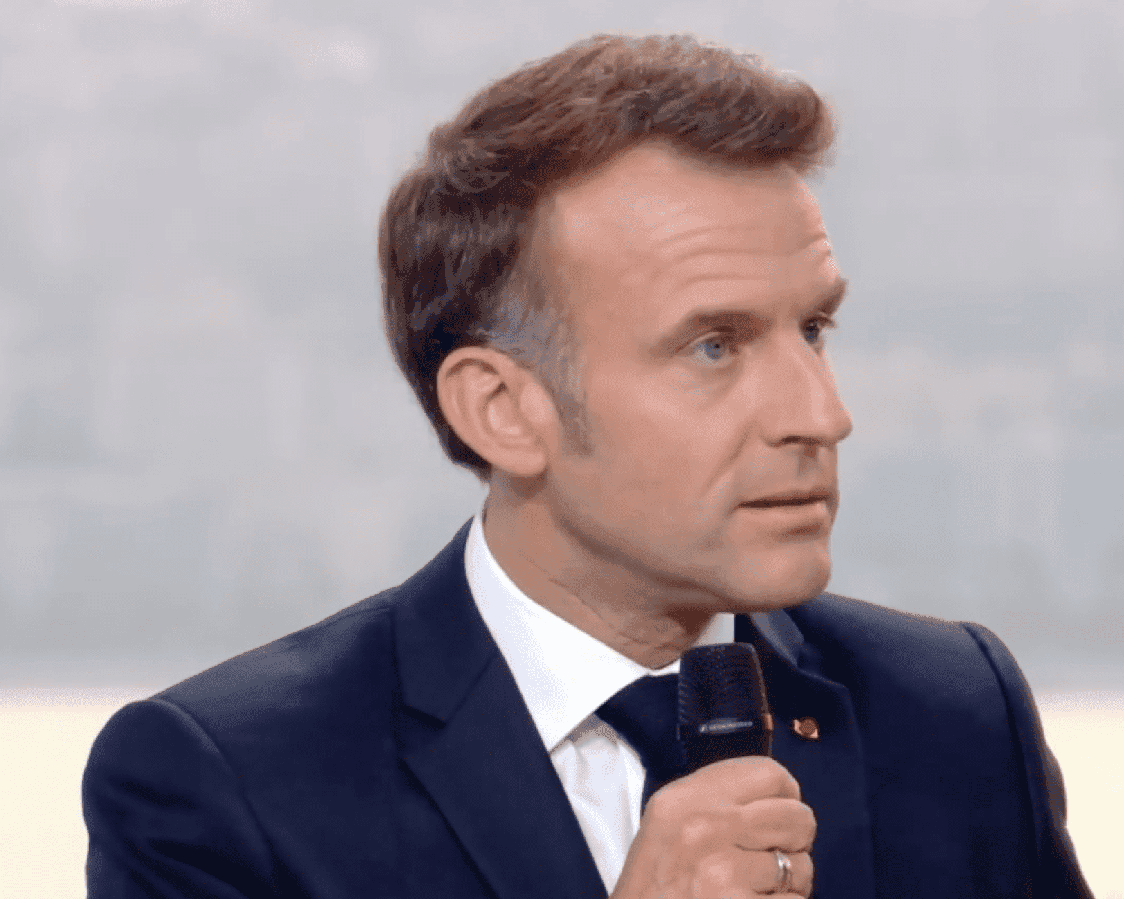 Túl sok a vér, túl fiatalok a felhasználók – Macron betiltaná a TikTokot 15 év alatt