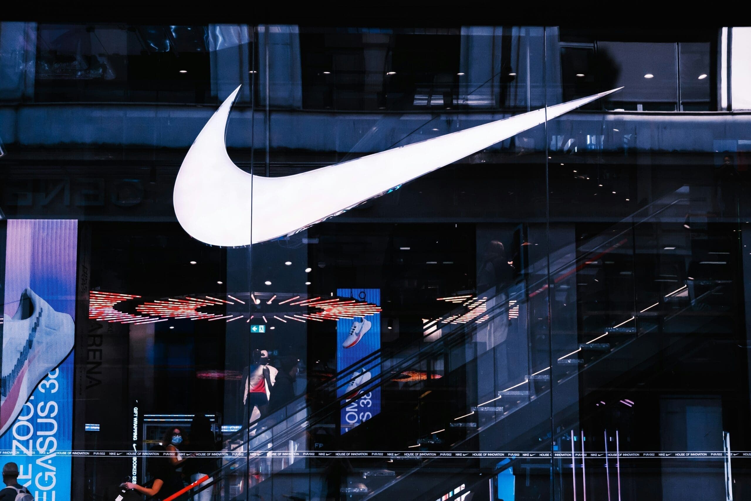 Kibillent az egyensúlyból a Nike – Drámai negyedévet zárt a sportszergyártó, visszaestek az eladások