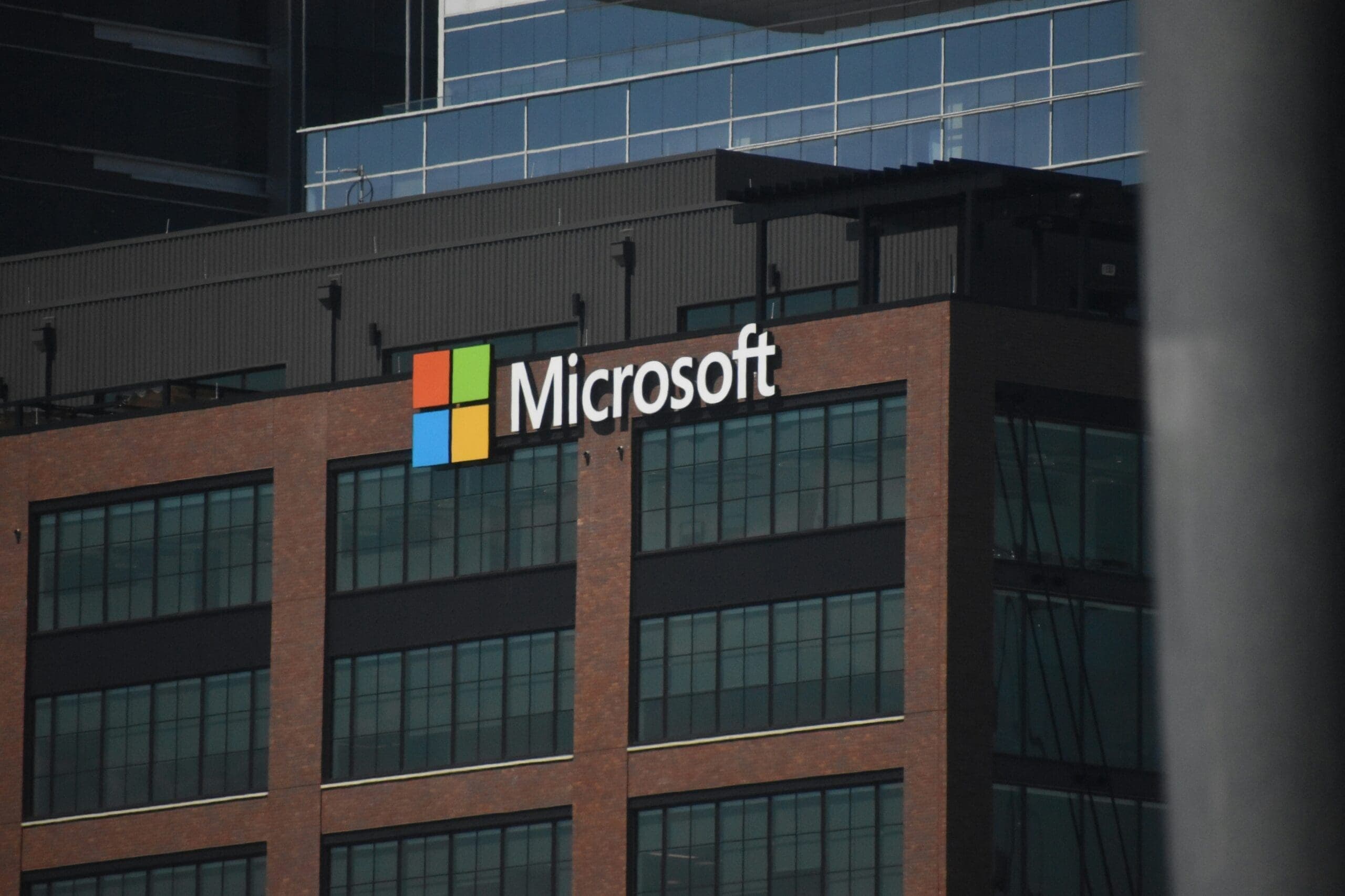 Nem áll le a Microsoft – Folytatódik a leépítés és ezreket rúgnak ki, az Xbox-üzletág sem menekül