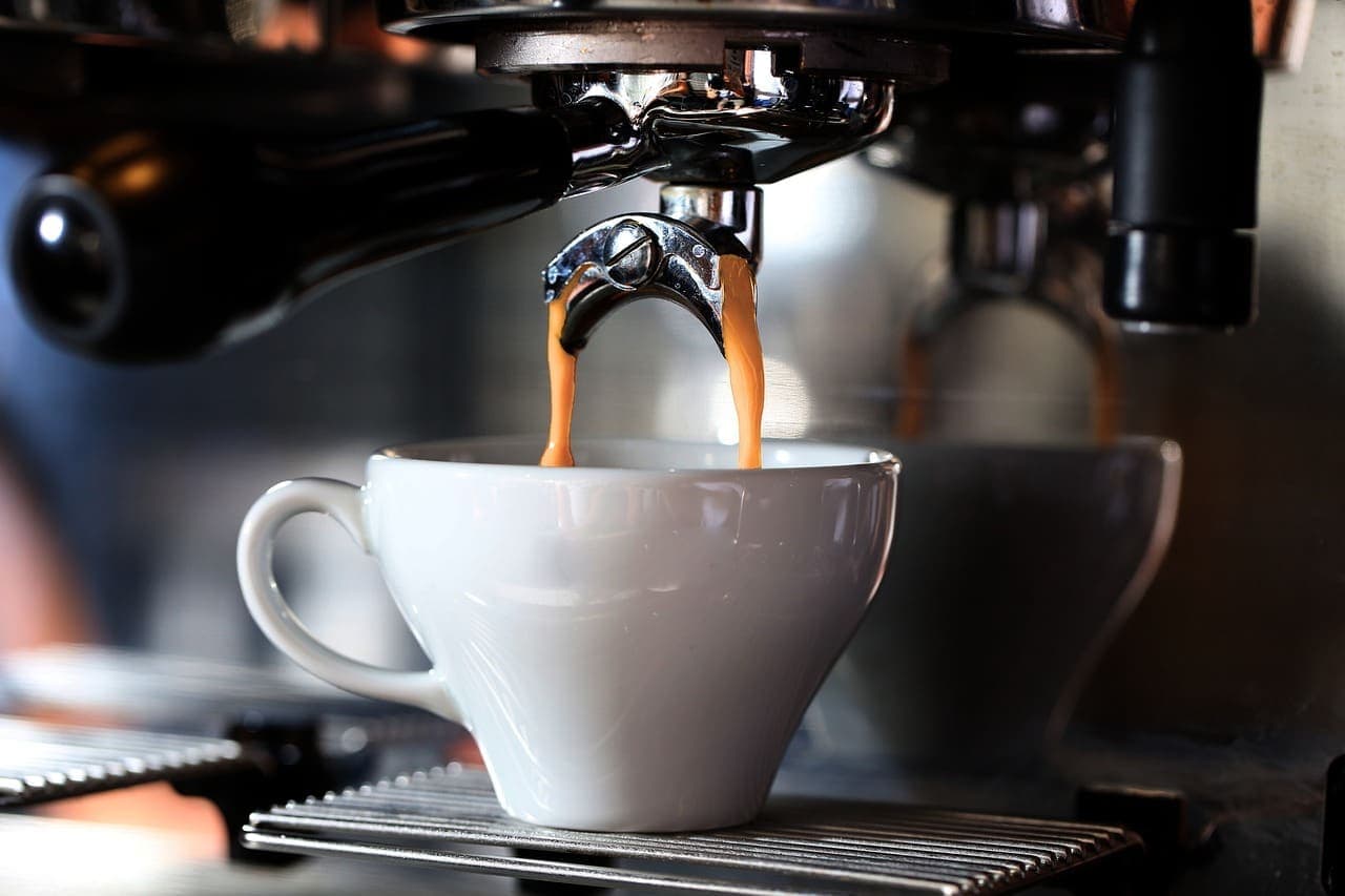 Új kávéóriás születik – A Douwe Egberts és a Jacobs gyártóját is megveszi a Keurig Dr Pepper