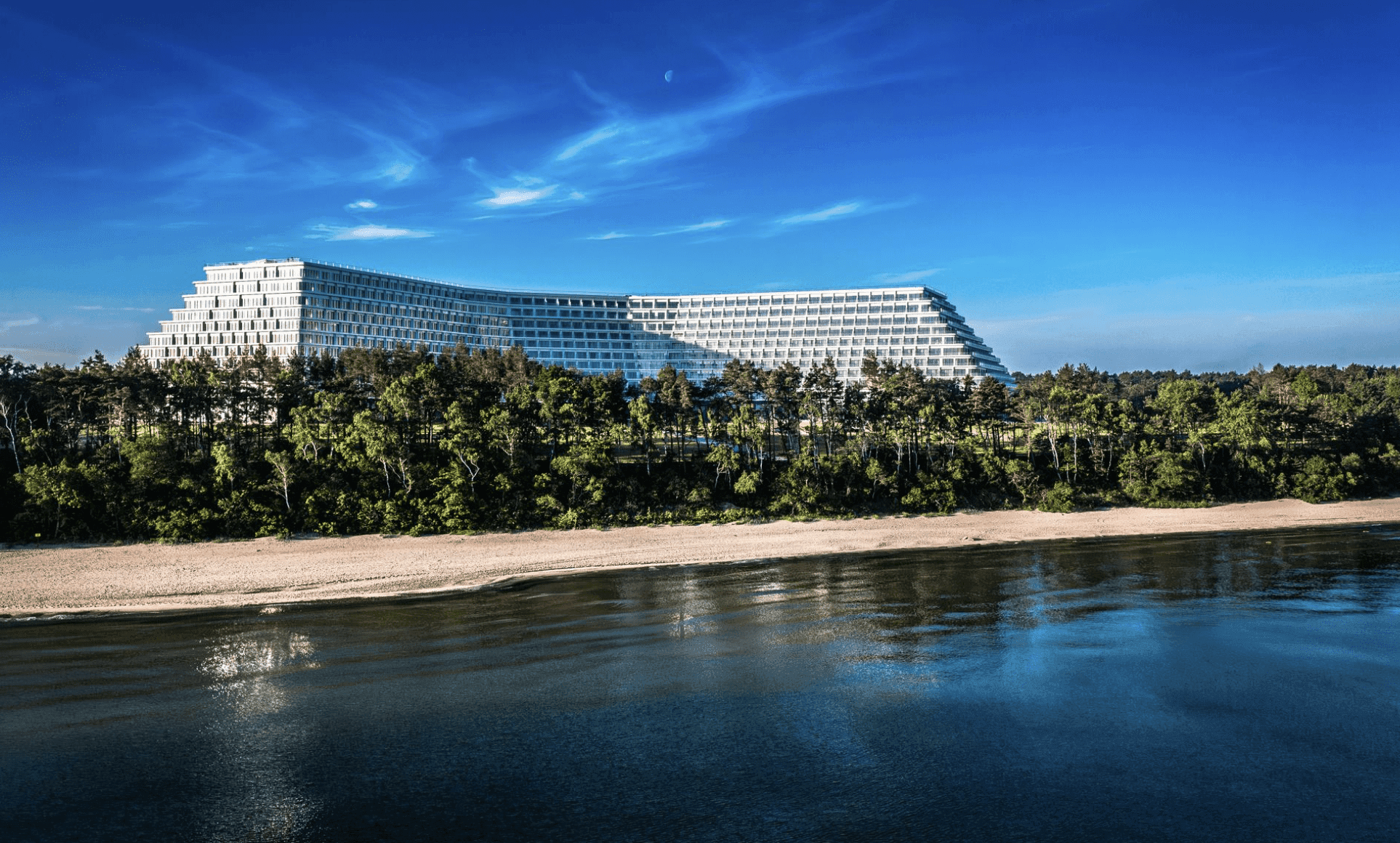 Lengyel gigahotel épül a Balti-tengerparton – 1200 szoba, vízipark és moziterem az új turisztikai szenzáció?