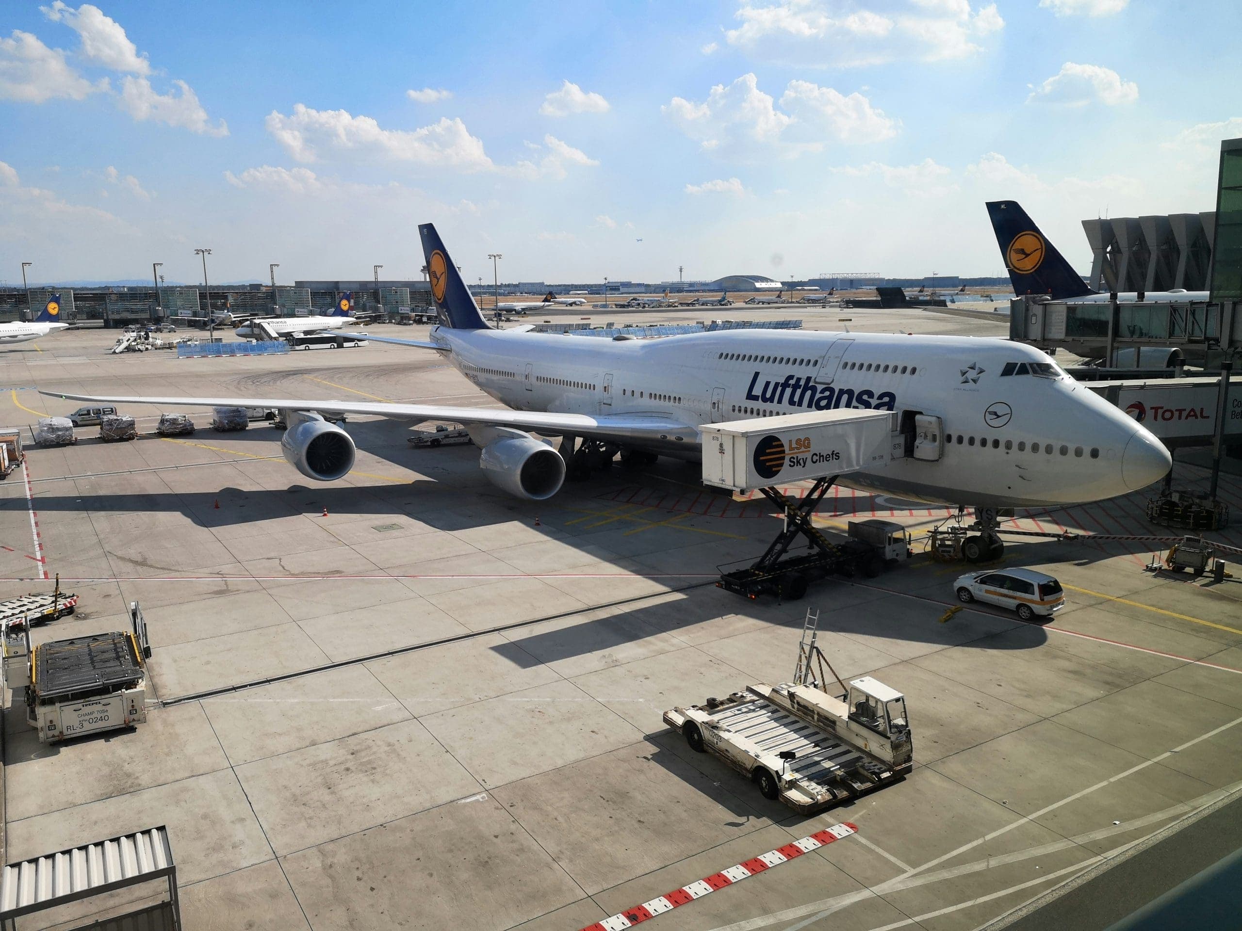 A Lufthansa légiutas-kísérői pénteken egynapos sztrájkot tartanak