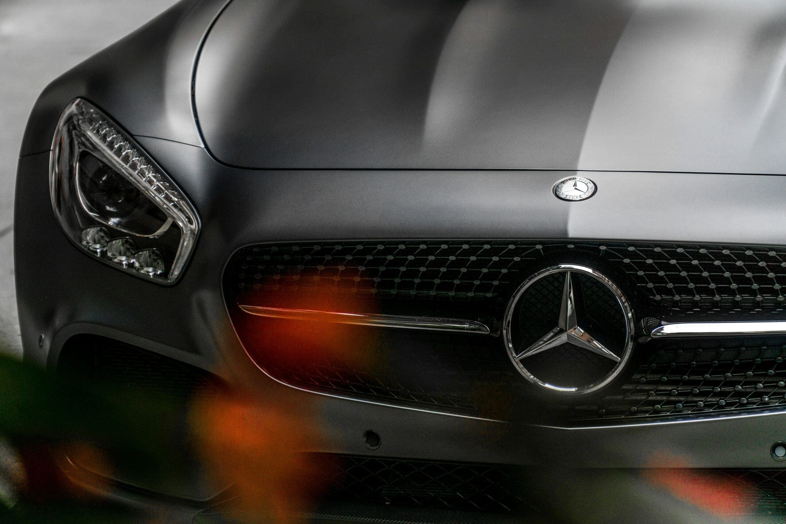 A Mercedes-Benz új gyártócsarnokot avatott Romániában – Elindult az elektromos motorok gyártása Szászsebesen