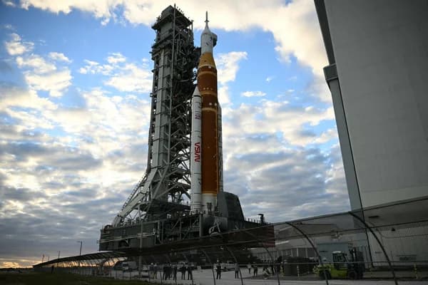 Gördülő felhőkarcoló Floridában - Újra a starthelyen a NASA óriásrakétája