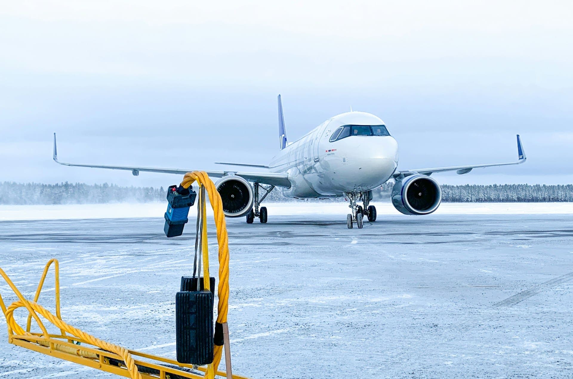 Az extrém időjárás miatt sorra törli járatait a KLM – Megbénult Európa egyik legnagyobb repülőtere