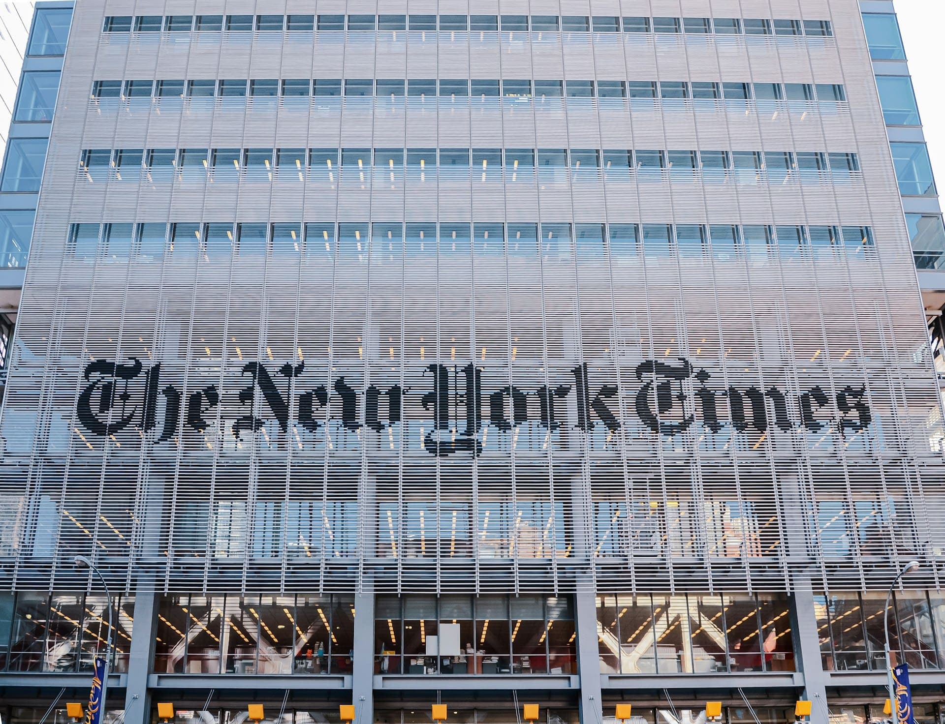 Hat év után újra újságot vesz Buffett – 351 millió dollárral szállt be a New York Times-ba